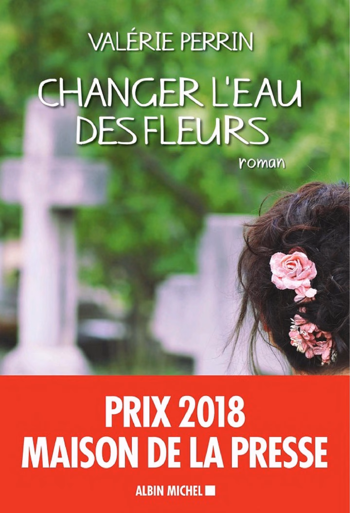 Changer l'eau des fleurs